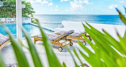 Villa Bonjour water front villa next to Maho