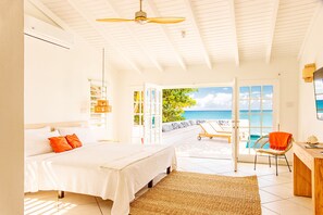 4 عدّة غرف نوم وخزنة داخل الغرفة ومكواة/لوح كي وسرير سفر