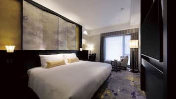 Superior King, Non Smoking | Down comforters, in-room safe, desk, blackout drapes