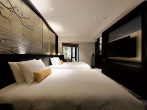 Down duvets, in-room safe, desk, blackout curtains - THE HOTEL SANRAKU KANAZAWA (Kanazawa)