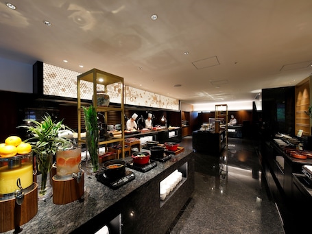 Daily buffet breakfast for a fee. THE HOTEL SANRAKU KANAZAWA