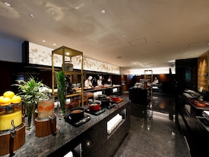 Daily buffet breakfast (JPY 4000 per person) - THE HOTEL SANRAKU KANAZAWA (Kanazawa)