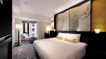 Down duvets, in-room safe, desk, blackout curtains