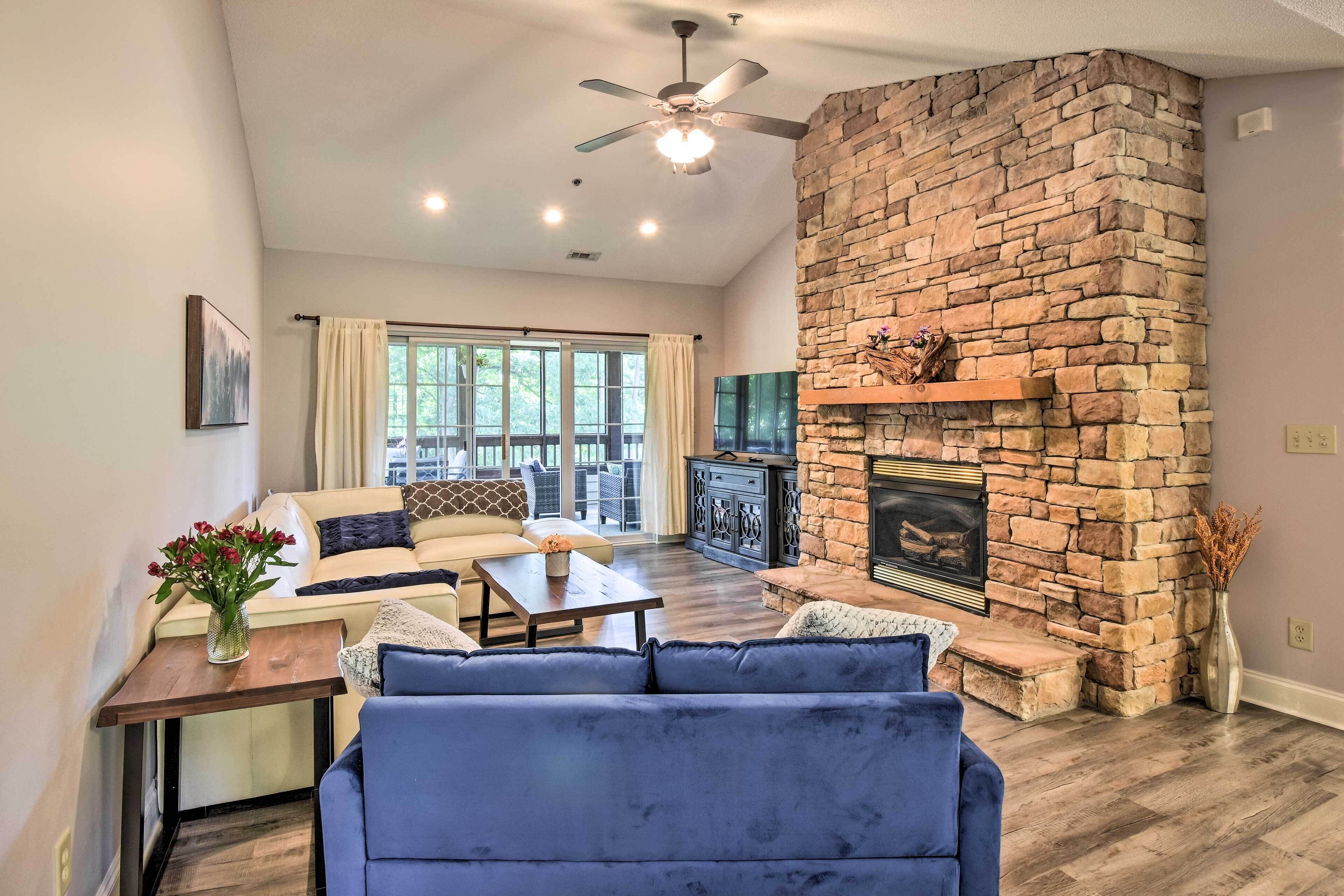 Sunny Clayton Condo on Kingwood Golf Course!