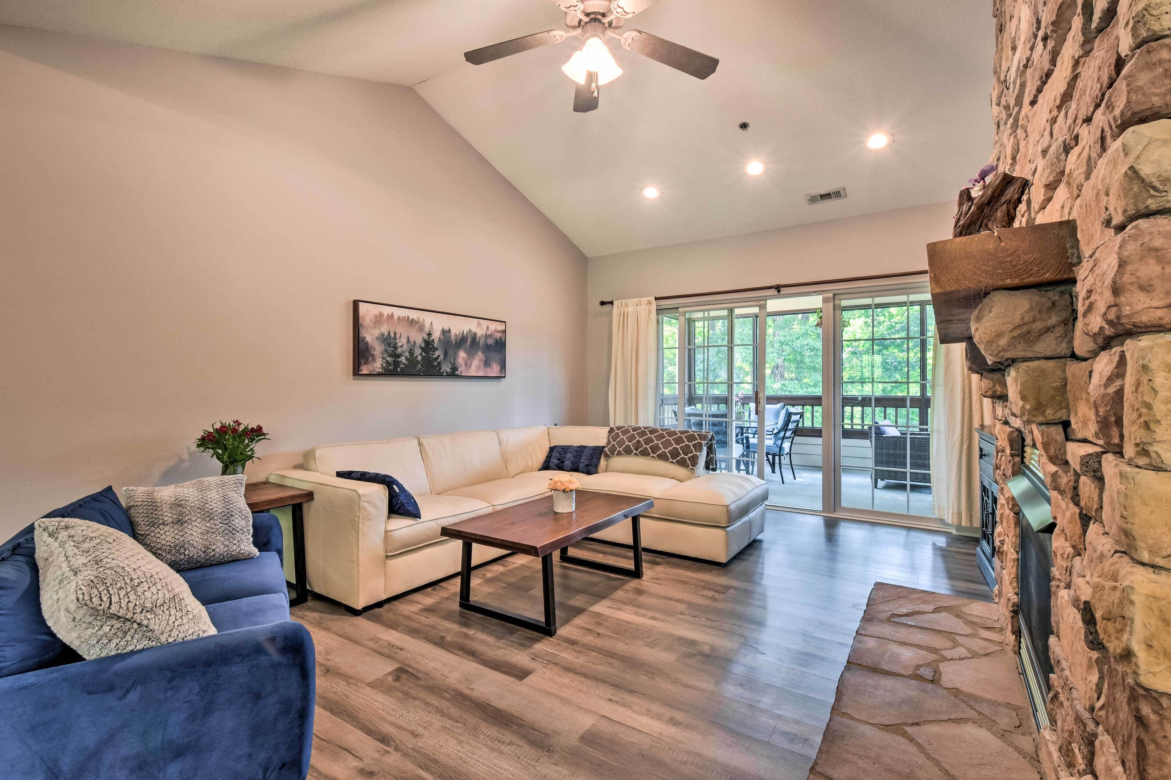 Sunny Clayton Condo on Kingwood Golf Course!