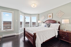 3 bedrooms, in-room safe, desk, iron/ironing board