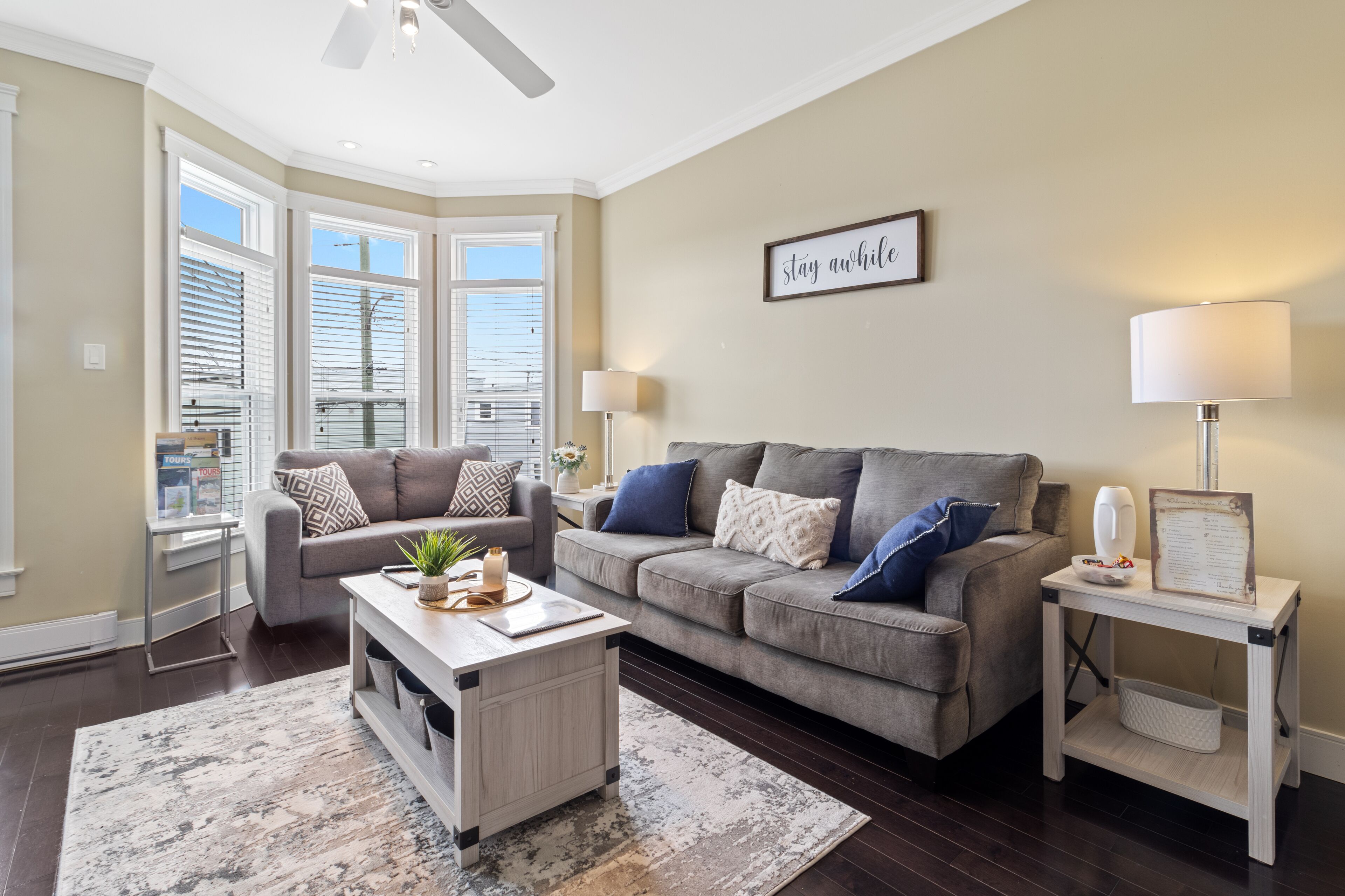 Classy Modern Home-Downtown St Johns with Garage