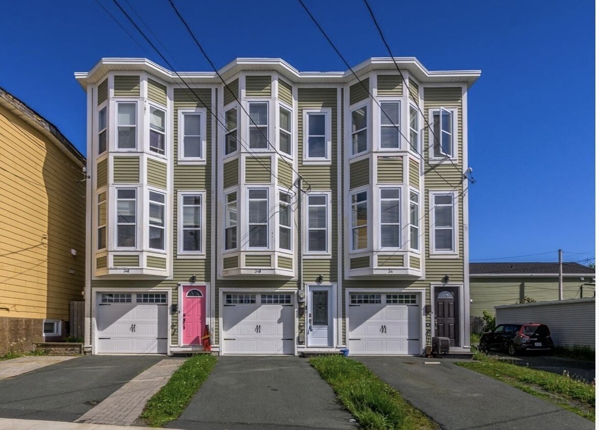 Classy Modern Home-Downtown St Johns with Garage