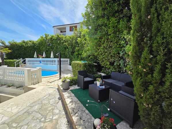 Property grounds - Studio Apartment Željka 3 (Malinska)