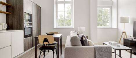 Fernseher, Stereoanlage