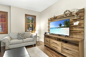 Condo, Plusieurs lits, baignoire à remous | Salle de séjour | Téléviseur de 40 po avec télévision par câble