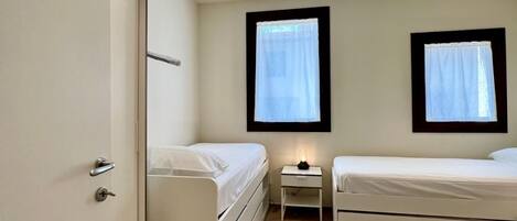 2 chambres, fer et planche à repasser, Wi-Fi, draps fournis