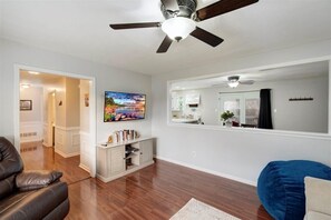 Smart TV, printers - KY Family Comfort Stay (Georgetown)