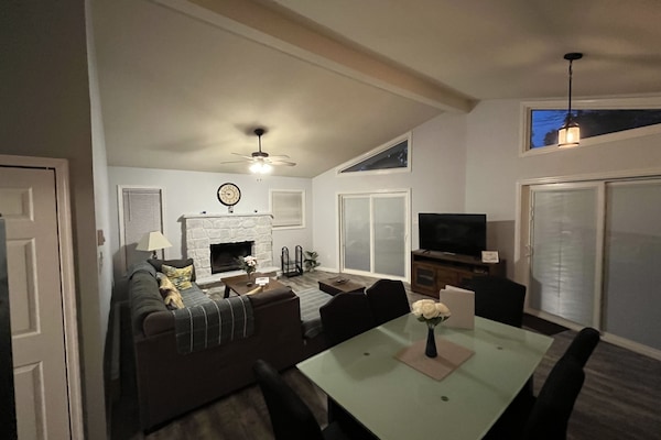 Smart TV, fireplace