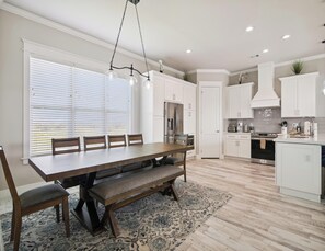 Nhà (4 Bedrooms) | Tiện nghi, dịch vụ nơi lưu trú