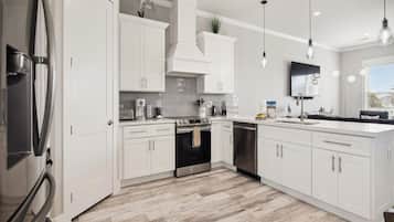 House (4 Bedrooms) | Property amenity