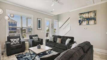 House (4 Bedrooms) | Property amenity