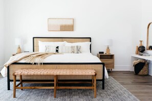 3 عدّة غرف نوم ومكواة/لوح كي وواي فاي مجانًا وملاءات أسرّة