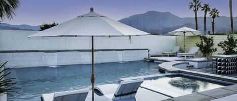 Alberca techada y alberca climatizada