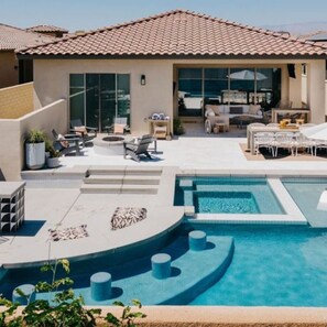 من حمّامات السباحة المغطاة، حمّام سباحة مُدفَّأ