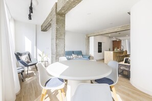 Dining - - (Torre del Mar)
