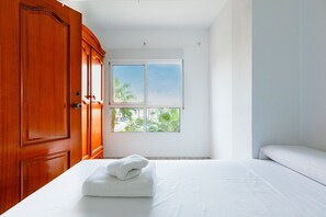 2 makuuhuonetta, silitysrauta/-lauta, ilmainen Wi-Fi, vuodevaatteet