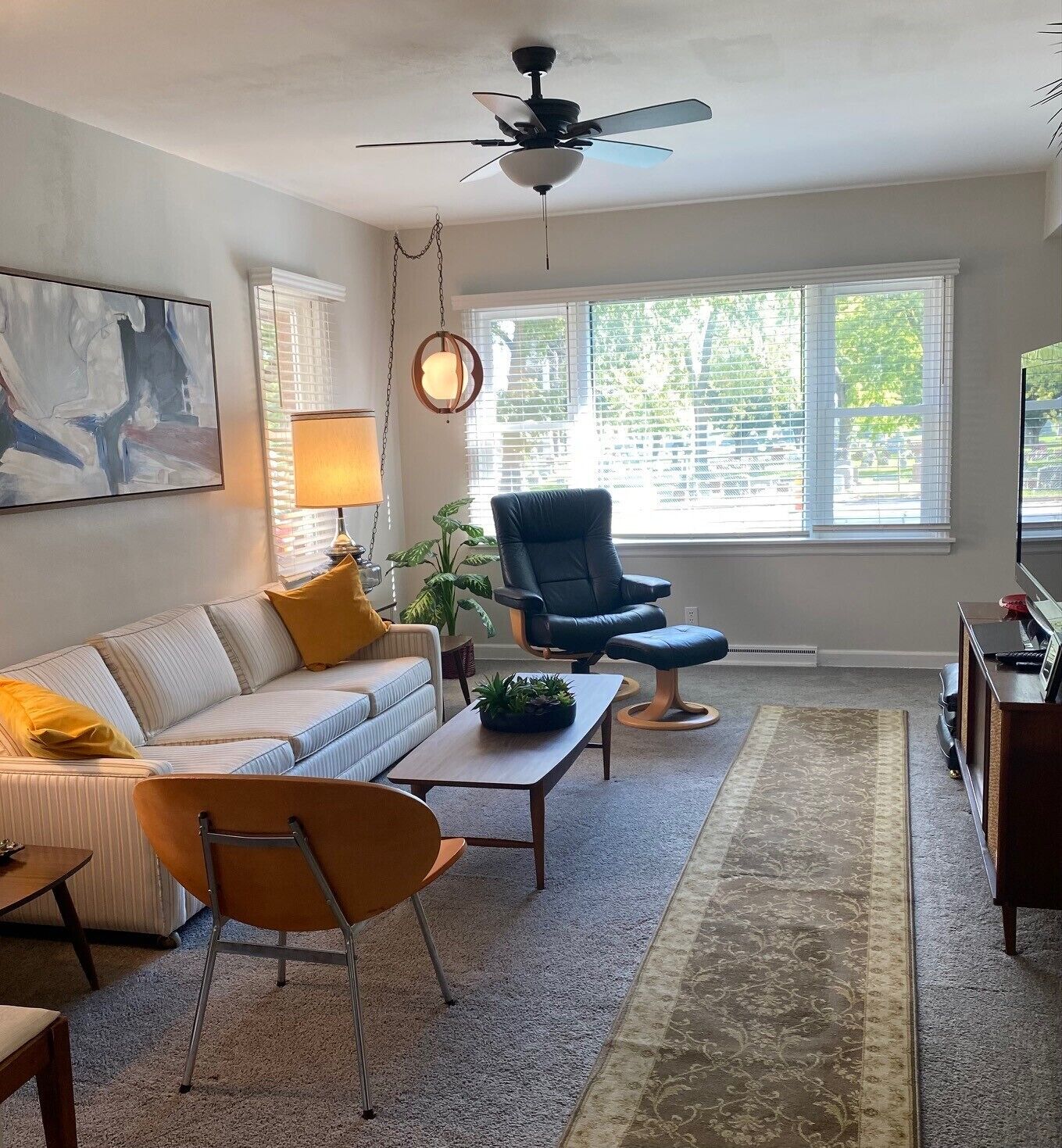 Ultra Clean, Private, Comfy Home in Prime Location. Sleeps up to 8.