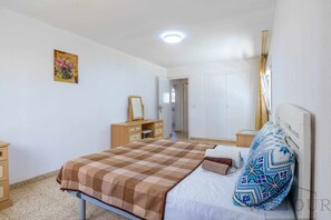 5 Schlafzimmer, Bügeleisen/Bügelbrett, kostenloses WLAN, Bettwäsche