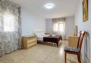 5 bedrooms, iron/ironing board, free WiFi, bed sheets - Inftour La Fustera Villa (Benissa)