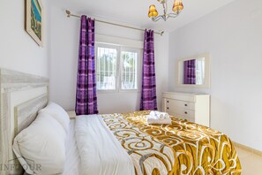 5 bedrooms, iron/ironing board, free WiFi, bed sheets