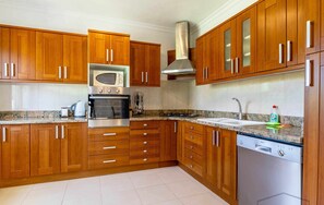 Frigorífic, microones, forn i rentaplats 