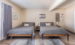 3 quartos, escrivaninha, Wi-Fi de cortesia, roupa de cama