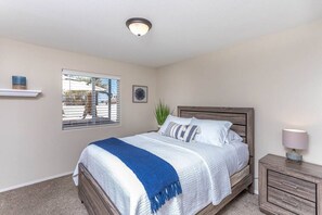 3 habitaciones, escritorio, tabla de planchar con plancha y wifi gratis