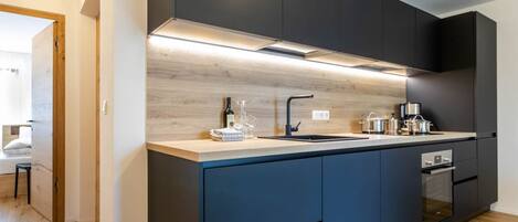 Réfrigérateur, four, plaque de cuisson, lave-vaisselle