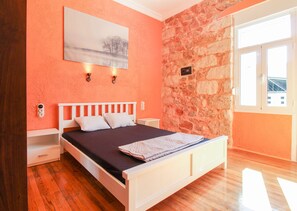 2 dormitorios, tabla de planchar con plancha, wifi y ropa de cama