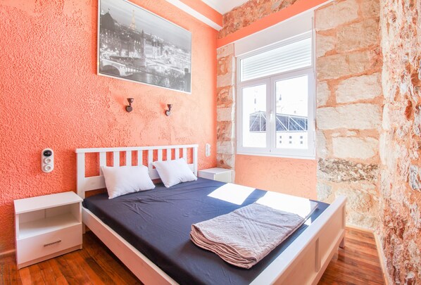 2 dormitorios, tabla de planchar con plancha, wifi y ropa de cama