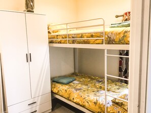 1 bedroom, WiFi, bed sheets - Rabbits Warren Sleeps 4 Bike-Friendly (Gloucestershire)