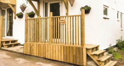 Rabbits Warren Sleeps 4 Bike-Friendly