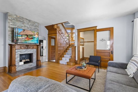 Smart-TV, Stereoanlage. 4 Bedroom Historic Charmer Marion Uptown