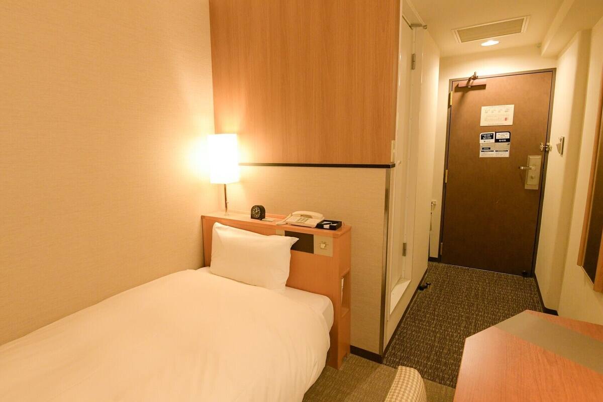 Down comforters, desk, WiFi (free), bed sheets