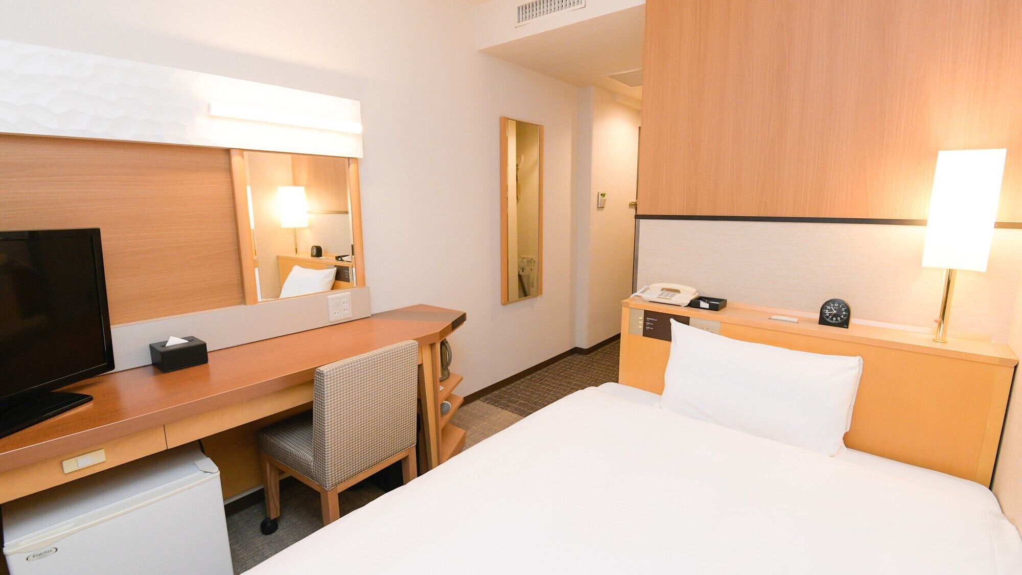 Down duvets, desk, free WiFi, bed sheets