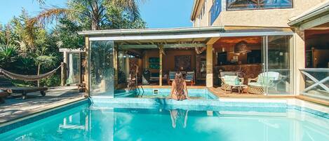 Piscine couverte, piscine extérieure