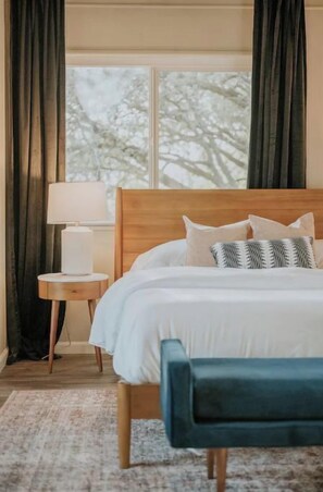 3 bedrooms, desk, iron/ironing board, free WiFi - NEW Modern Cabin w/ Hot Tub by Yosemite/Bass Lake (Oakhurst)