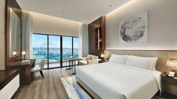 Deluxe Studio | Individually decorated, individually furnished, desk, laptop workspace