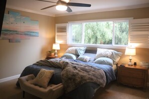 3 bedrooms, desk, WiFi, bed sheets