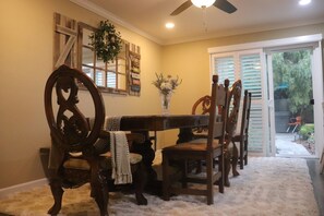 Dining - Casa Esperanza. Peaceful Get-away W/Hot Tub. (Salinas)