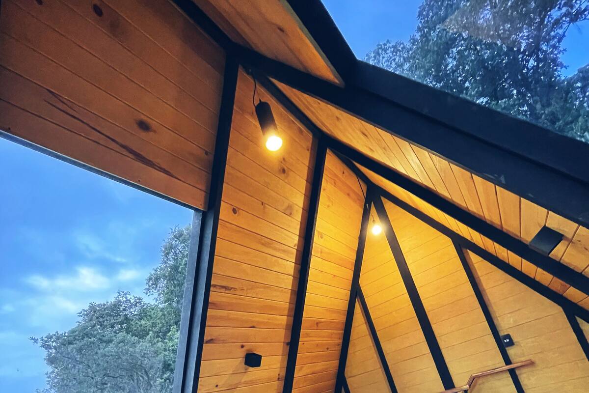 Signature Cabin, Mountain View | Bed sheets