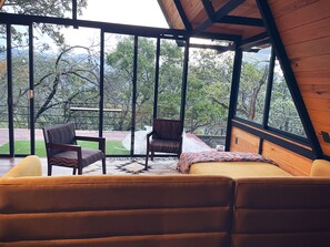 Cabana com design assinado, vista para a montanha | Sala de estar