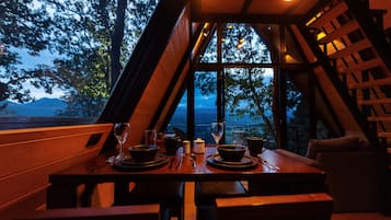 Panoramic Cabin, Mountain View | Bed sheets