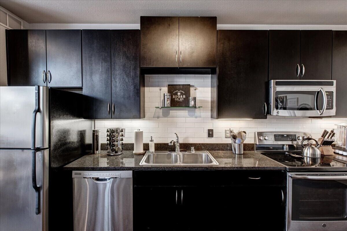 1 Bedroom - King Bed - Gym - Deep Ellum